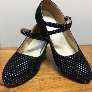 DANCING SHOES WOMENS 37 EURO. USA 7-71/2